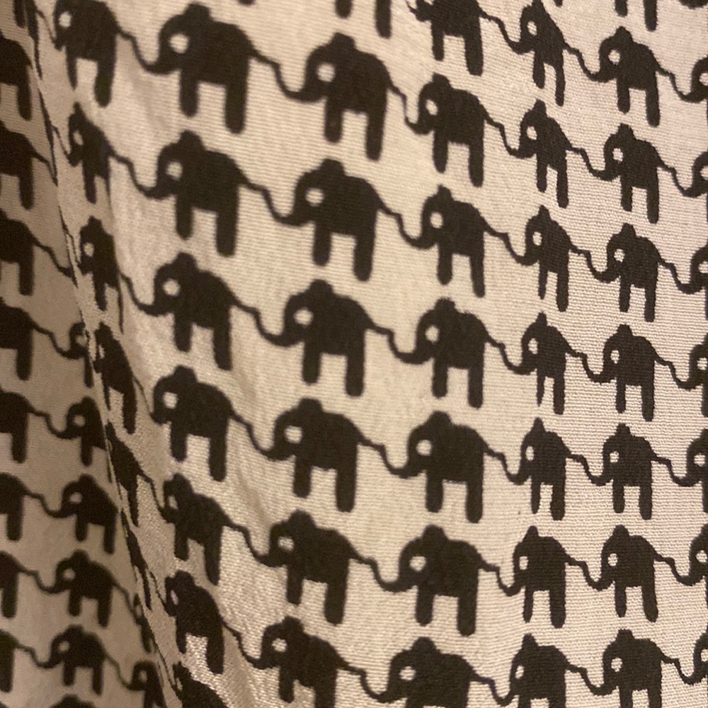 🎶💖BANANA REPUBLIC SILKY FLOWY ELEPHANT TANK